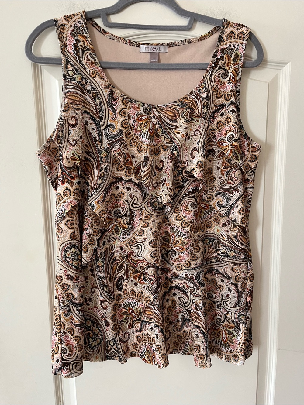 Roz & Ali Sleeveless Polyester Ruffle Blouse with Mixed Print Women’s Size Large